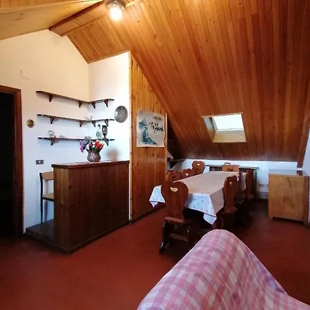 Apartman Elle House Mansarda *